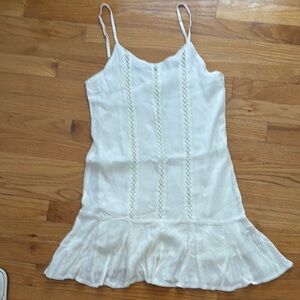 Elegant White Sleeveless Dress
